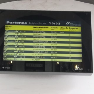 Vagone fuori dai binari nei pressi di Trinità, treni soppressi sulla Torino-Savona