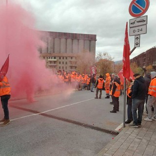 Part-time in Vado Gateway, un gruppo di portuali: "Il silenzio dell'Autorità Portuale è assordante, torneremo senza remore ai varchi" Part-time in Vado Gateway, un gruppo di portuali: "Il silenzio dell'Autorità Portuale è assordante, torneremo senza remore ai varchi"