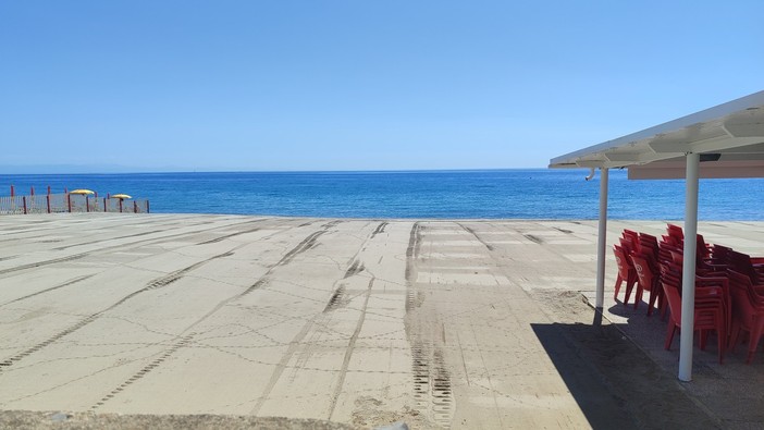 Spotorno, slitta l’apertura delle buste per gli otto stabilimenti senza suppletive: gli ultimi sopralluoghi a inizio settimana Spotorno, slitta l’apertura delle buste per gli otto stabilimenti senza suppletive: gli ultimi sopralluoghi a inizio settimana