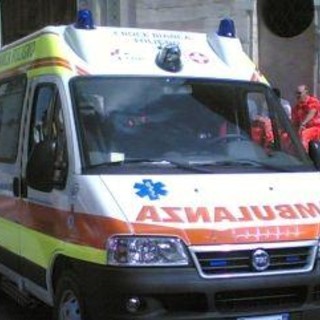 Savona: scontro auto-moto in via Viglienzoni, una ferita