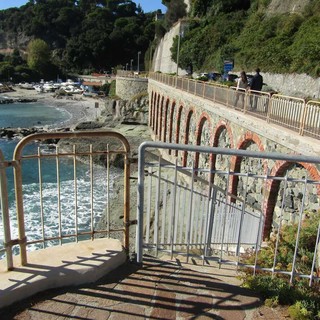 Sullo sfondo la futura spiaggia libera nella zona di Cala Cravieu