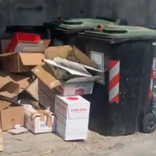 Sporcizia vicino alle spiagge a Spotorno: "In alcuni tratti sembra una discarica"