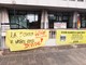Savona, protesta sotto la Provincia del personale scolastico contro il Green Pass: "Ha delle contraddizioni e discrimina alcuni lavoratori" (FOTO e VIDEO)