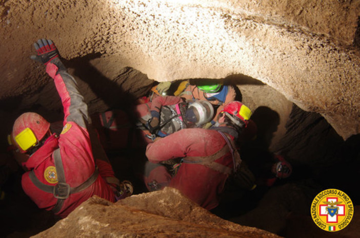Speleologo intrappolato in Germania: anche il Soccorso Alpino e Speleologico ligure in azione