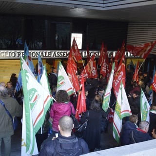 Lavoratori in Regione per chiedere un passo indietro sul bando della ristorazione ospedaliera (VIDEO e FOTO) Lavoratori in Regione per chiedere un passo indietro sul bando della ristorazione ospedaliera (VIDEO e FOTO)