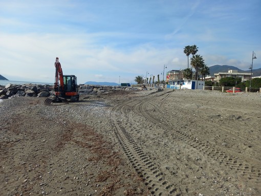 Albenga, spiagge pulite prima delle festività di Pasqua (FOTO) Albenga, spiagge pulite prima delle festività di Pasqua (FOTO)