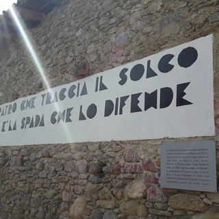 Roccavignale, ripulita la scritta risalente al periodo fascista (FOTO)
