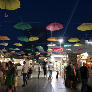 Grande affluenza al Molo 8.44 per la prima serata dello Street Food Festival (FOTO)