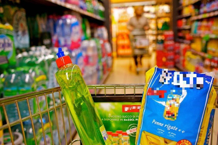 "Dona la spesa", a Finale altra grande adesione: raccolti oltre 720 kg di generi alimentari