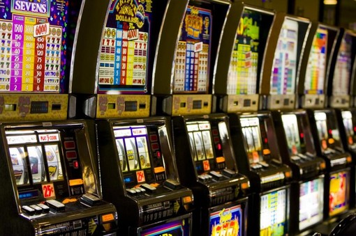 Gioco d'azzardo, l'associazione Sapar attacca il sindaco di Cairo: "Ordinanza bizzarra e gravemente restrittiva" Gioco d'azzardo, l'associazione Sapar attacca il sindaco di Cairo: "Ordinanza bizzarra e gravemente restrittiva"