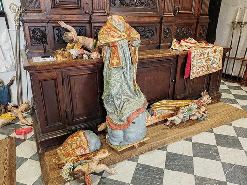Pietra Ligure, la statua di San Nicolò in frantumi. Carrara: "Dopo cinquecento anni non è un bel segno" Pietra Ligure, la statua di San Nicolò in frantumi. Carrara: "Dopo cinquecento anni non è un bel segno"