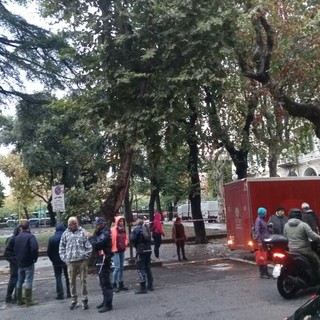 Savona, giardini di Piazza del Popolo chiusi per sicurezza, mercato dei produttori locali trasferito sotto i portici