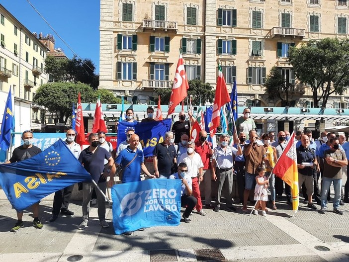 Tpl Linea, la mobilitazione dei lavoratori: "Grave e dannosa l'incertezza di politica e istituzioni sullo sviluppo del trasporto pubblico locale" Tpl Linea, la mobilitazione dei lavoratori: "Grave e dannosa l'incertezza di politica e istituzioni sullo sviluppo del trasporto pubblico locale"