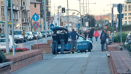 Paura davanti al Priamar, parte un colpo di pistola accidentale: intervento della Polizia