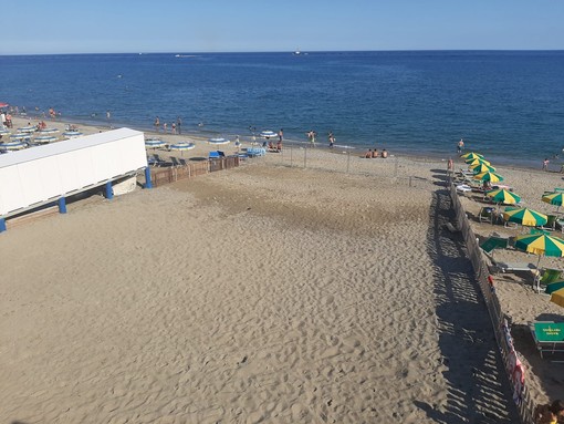Savona, non verrà avviato il campo estivo nella spiaggia della scuola Giribone: il sindaco firma l'ordinanza di chiusura