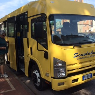 Albenga, nuovo scuolabus per le scuole Mameli (FOTO)