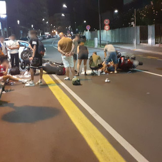 Scontro tra scooter tra via Nizza e corso Vittorio Veneto a Savona: due giovani soccorsi in codice giallo