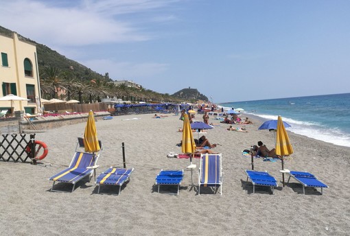 Accusa un malore in acqua: donna soccorsa a Varigotti
