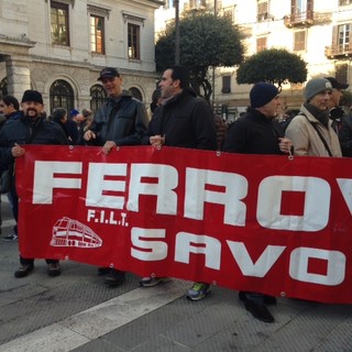 Il lavoro che non c'è più: la Provincia di Savona si ferma per lo sciopero generale Il lavoro che non c'è più: la Provincia di Savona si ferma per lo sciopero generale