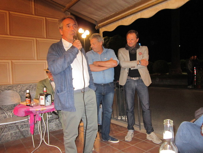 A Ceriale “Leggevamo 4 libri al bar” A Ceriale “Leggevamo 4 libri al bar”