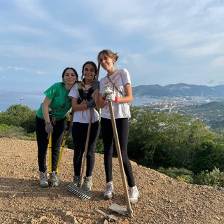 Savona, le ragazze del gruppo Scout ripuliscono i sentieri alla Conca Verde: ripristinati anche gli scoli d'acqua (FOTO) Savona, le ragazze del gruppo Scout ripuliscono i sentieri alla Conca Verde: ripristinati anche gli scoli d'acqua (FOTO)