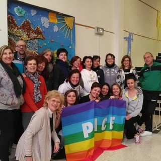 Classi pollaio e aule fuorilegge. "La scuola non funziona"