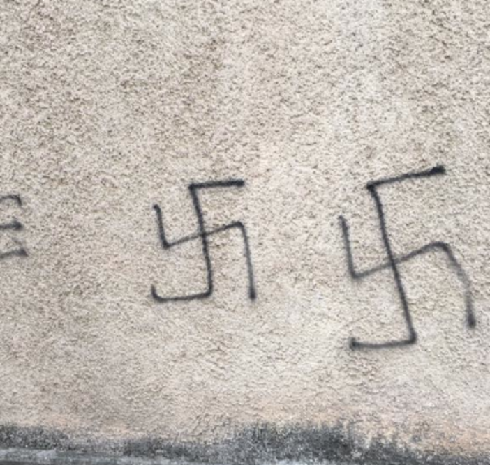 Svastiche sui muri del Ferraris Pancaldo, l'ITIS ai vandali: "Nostra cultura antifascista, state lontani dalla nostra casa, luogo dell'accoglienza"