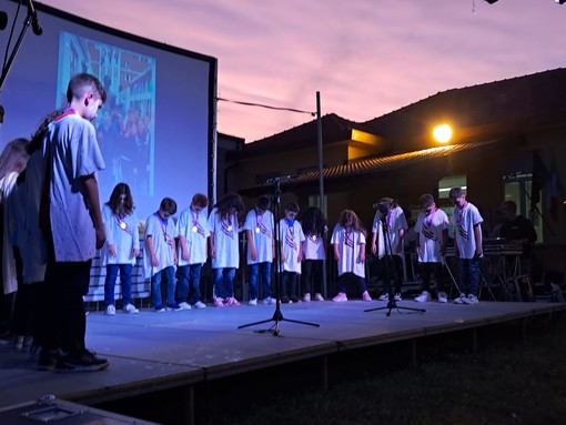 Andora, successo a Molino Nuovo per "War and Peace", lo spettacolo teatrale in inglese degli alunni