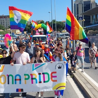 Primo Savona Pride, un fiume di persone e di colori invadono la città (FOTO e VIDEO)
