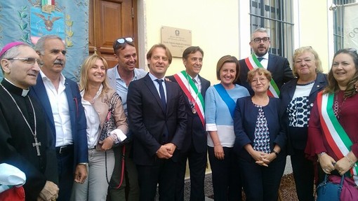 Giustenice, la scuola primaria intitolata alla memoria di Sandro Pertini (foto e video) Giustenice, la scuola primaria intitolata alla memoria di Sandro Pertini (foto e video)