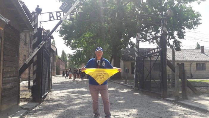 Il cerialese Stucchi sostenuto dai Fieui di Caruggi nel suo viaggio verso Auschwitz