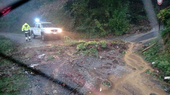 Stella, smottamenti nella strada tra San Martino e l'Alpicella e tra Corona e S. Giustina (FOTO) Stella, smottamenti nella strada tra San Martino e l'Alpicella e tra Corona e S. Giustina (FOTO)