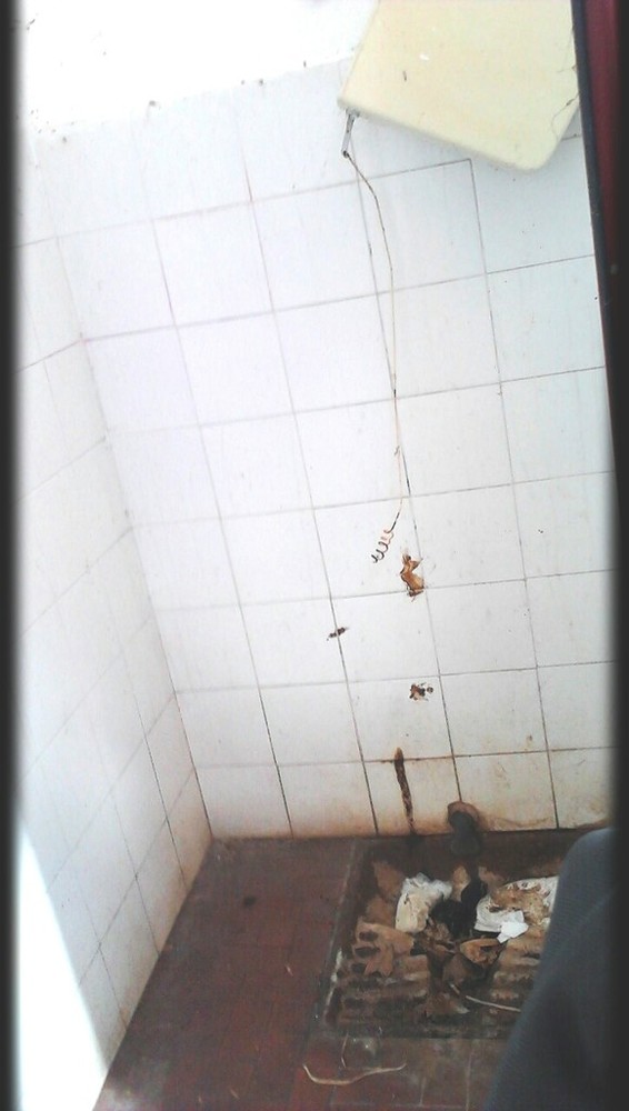 Gabinetto del Santuario di Savona scrive in redazione:"Verso in uno stato di degrado, vi allego un selfie" Gabinetto del Santuario di Savona scrive in redazione:"Verso in uno stato di degrado, vi allego un selfie"