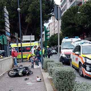 Savona, scontro tra l'automedica di Cairo e uno scooter: un ferito al San Paolo (FOTO)