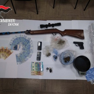 Maxioperazione antidroga da Finale ad Albenga. Armi, droga e soldi falsi, la Compagnia dei Carabinieri di Albenga rende dura la vita ai malviventi