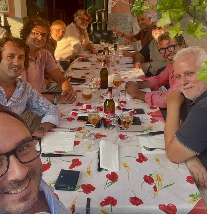 Nove sindaci, un solo obiettivo, il Levante savonese fa squadra: "Un percorso di collaborazione tra amministratori, indipendentemente dalle appartenenze politiche" Nove sindaci, un solo obiettivo, il Levante savonese fa squadra: "Un percorso di collaborazione tra amministratori, indipendentemente dalle appartenenze politiche"