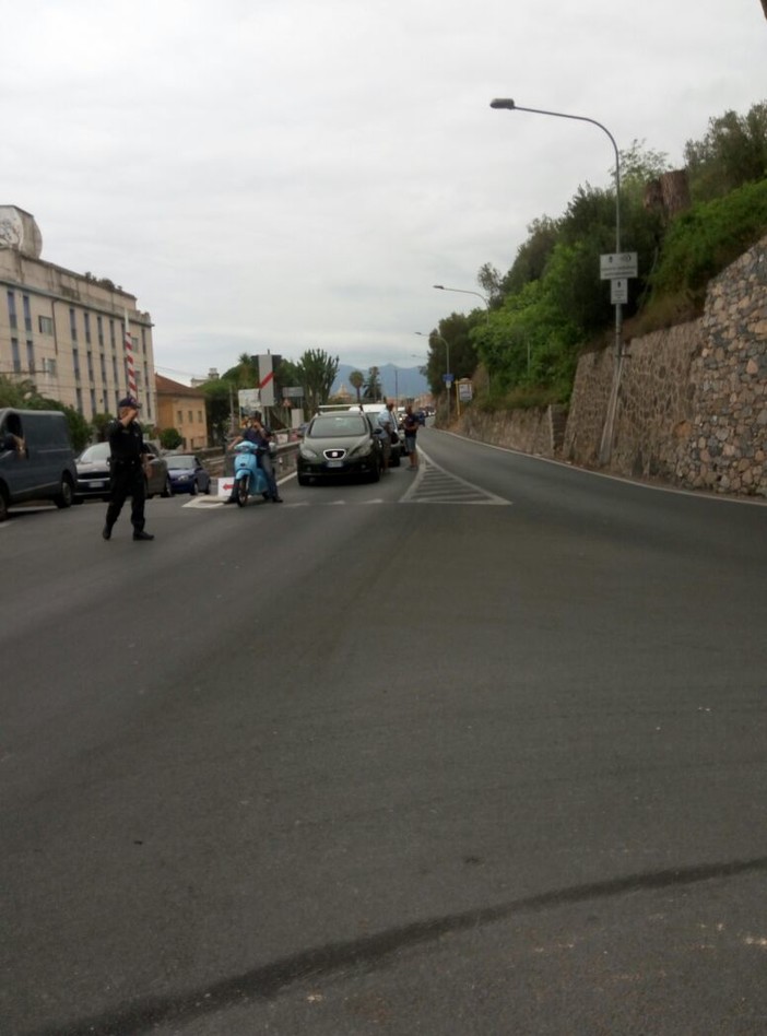 Riaperta l'Aurelia a Capo Santo Spirito, messa in sicurezza la gru pericolante Riaperta l'Aurelia a Capo Santo Spirito, messa in sicurezza la gru pericolante