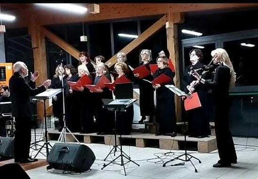 Cosseria unita contro la violenza sulle donne: grande partecipazione all’evento "Mai Bandiera Bianca" Cosseria unita contro la violenza sulle donne: grande partecipazione all’evento "Mai Bandiera Bianca"