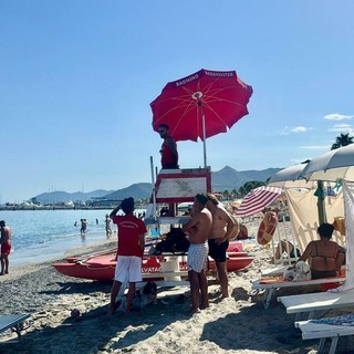 Malore in mare a Pietra Ligure: la famiglia ringrazia bagnino, infermieri e ospedale