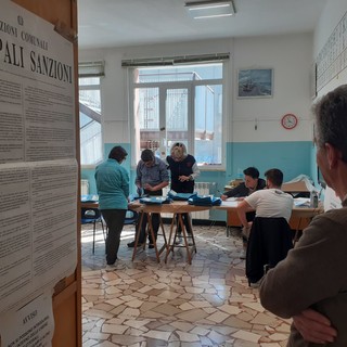 Elezioni 2023, chiuse le urne: nel savonese al voto il 56,53% degli aventi diritto Elezioni 2023, chiuse le urne: nel savonese al voto il 56,53% degli aventi diritto