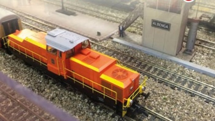 La stazione ferroviaria di Albenga in un plastico benefico La stazione ferroviaria di Albenga in un plastico benefico