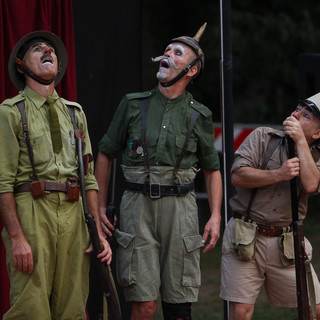 A Garlenda lo spettacolo teatrale degli Eccentrici Dadarò: torna Terreni Creativi Nuove Generazioni A Garlenda lo spettacolo teatrale degli Eccentrici Dadarò: torna Terreni Creativi Nuove Generazioni