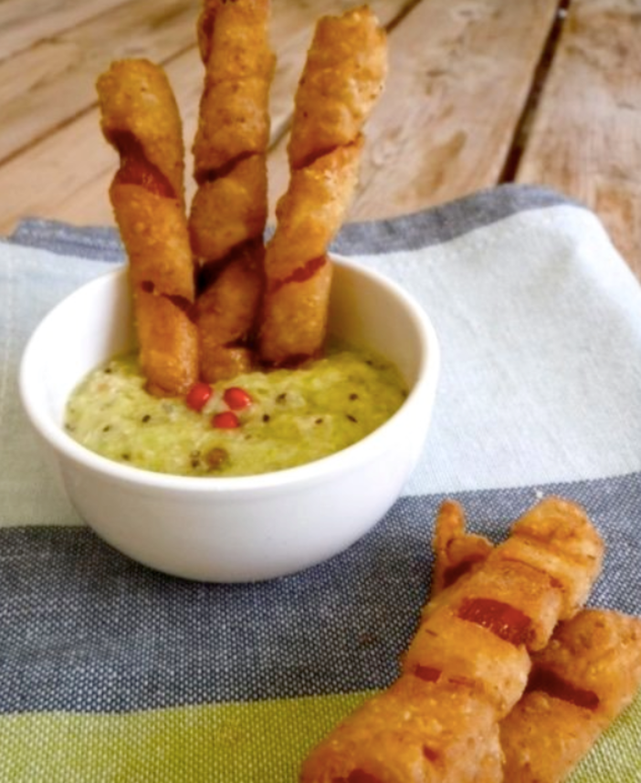 Stick fritto di Peperone Rosso di Carmagnola avvolto in pasta matta e tuffato nel pesto di Nergi e pinoli della riviera ligure Stick fritto di Peperone Rosso di Carmagnola avvolto in pasta matta e tuffato nel pesto di Nergi e pinoli della riviera ligure