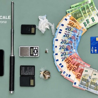 Vendita di droga in Piazza del Popolo, sequestrate eroina e contanti: arrestato spacciatore