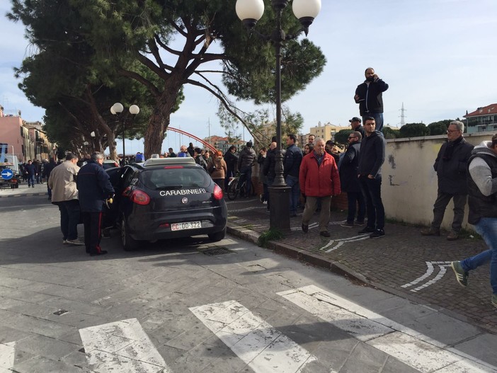 Sparatoria Albenga, rimangono in carcere zio e nipote: l'arma sarebbe del terzo uomo