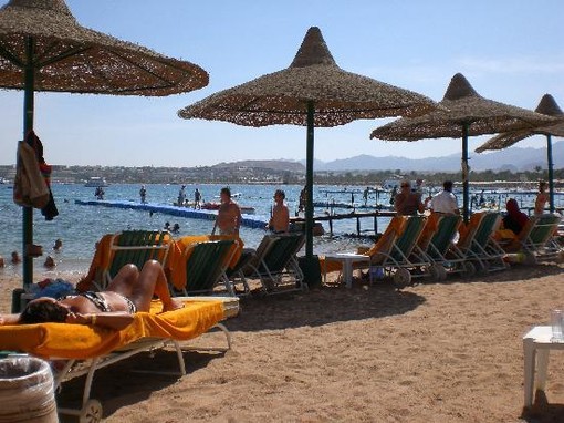 Ponente: Bagni Marini "Agosto da dimenticare"