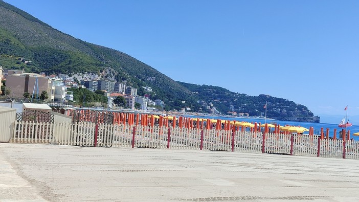 Spotorno, aperte le buste per le 8 spiagge senza suppletive: nessuna offerta valida per i bagni Santa Maria e Premuda Spotorno, aperte le buste per le 8 spiagge senza suppletive: nessuna offerta valida per i bagni Santa Maria e Premuda
