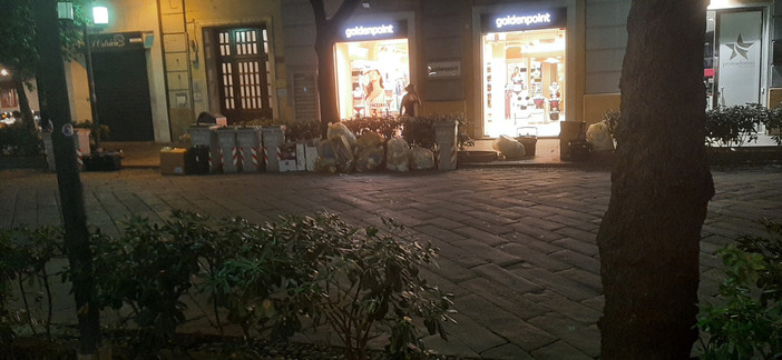 Raccolta differenziata al 70%, un cittadino replica a &quot;Patto per Savona&quot;: &quot;Hanno trasformato il centro storico in una discarica&quot;