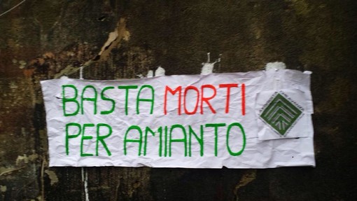 Savona: striscioni di protesta contro l’amianto del gruppo ecologista &quot;La foresta che avanza&quot;