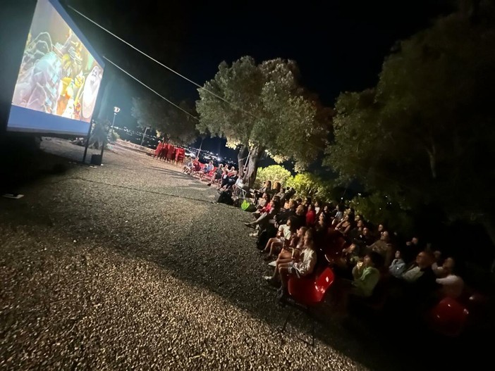 Al via “Cinema sotto le stelle” nelle frazioni di Albenga: appuntamenti dedicati ai più piccoli e alle famiglie Al via “Cinema sotto le stelle” nelle frazioni di Albenga: appuntamenti dedicati ai più piccoli e alle famiglie